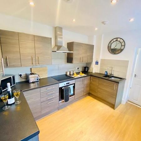 Cannock House ~ 4 Bedrooms All With Ensuite. Rugeley Bagian luar foto