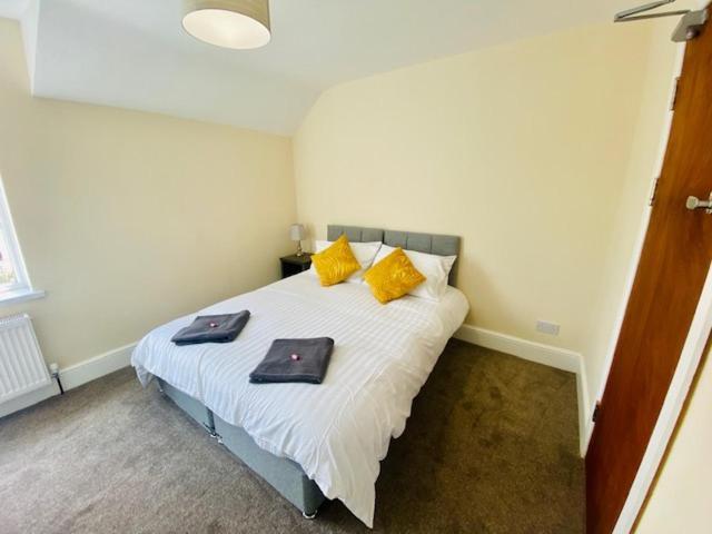 Cannock House ~ 4 Bedrooms All With Ensuite. Rugeley Bagian luar foto