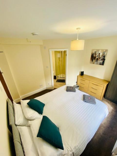 Cannock House ~ 4 Bedrooms All With Ensuite. Rugeley Bagian luar foto