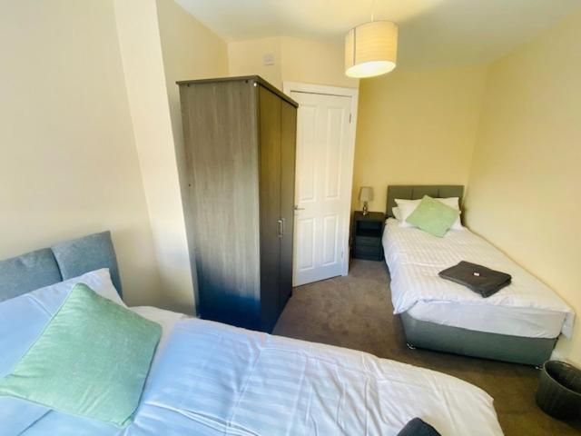 Cannock House ~ 4 Bedrooms All With Ensuite. Rugeley Bagian luar foto