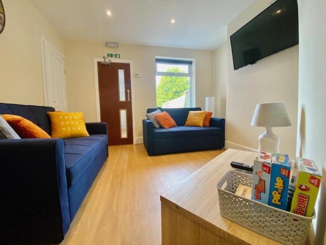 Cannock House ~ 4 Bedrooms All With Ensuite. Rugeley Bagian luar foto