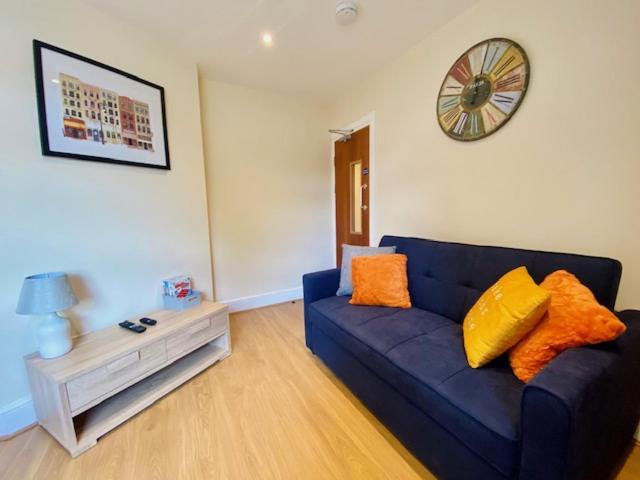 Cannock House ~ 4 Bedrooms All With Ensuite. Rugeley Bagian luar foto
