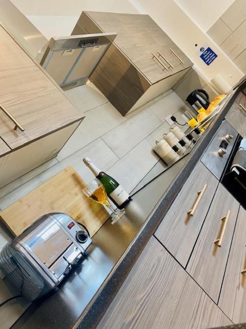 Cannock House ~ 4 Bedrooms All With Ensuite. Rugeley Bagian luar foto
