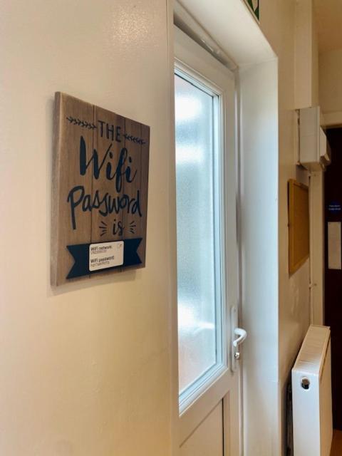 Cannock House ~ 4 Bedrooms All With Ensuite. Rugeley Bagian luar foto