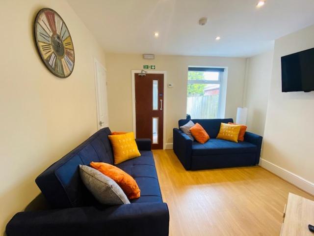 Cannock House ~ 4 Bedrooms All With Ensuite. Rugeley Bagian luar foto