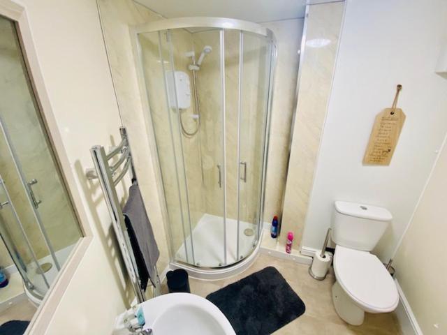 Cannock House ~ 4 Bedrooms All With Ensuite. Rugeley Bagian luar foto