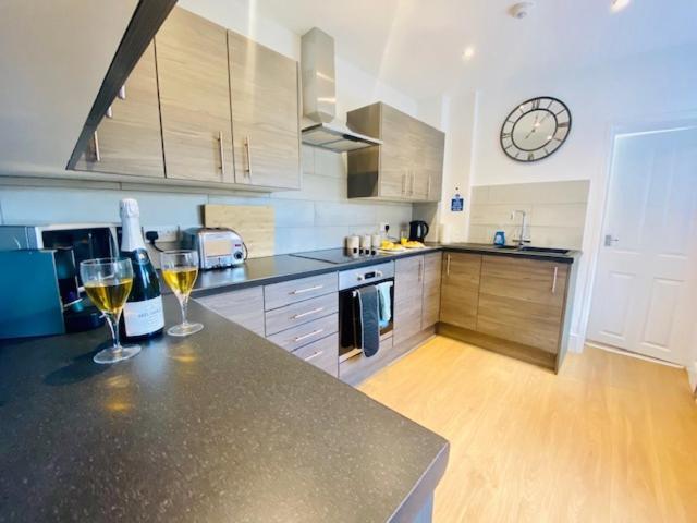 Cannock House ~ 4 Bedrooms All With Ensuite. Rugeley Bagian luar foto