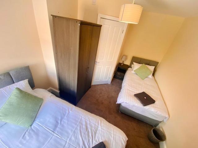 Cannock House ~ 4 Bedrooms All With Ensuite. Rugeley Bagian luar foto